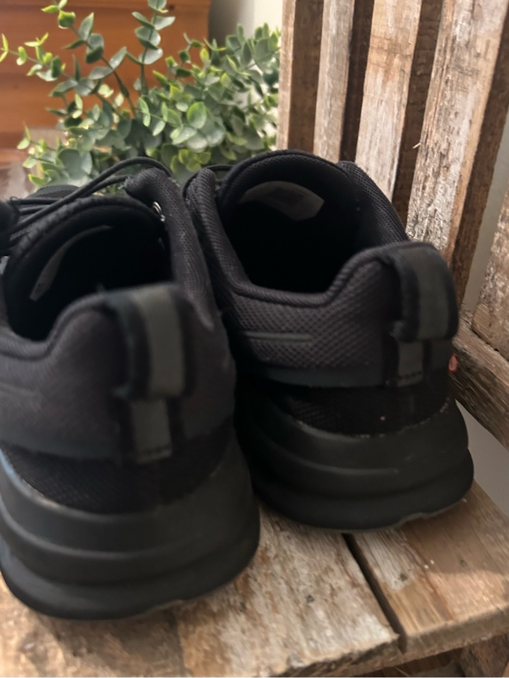 On Cloud Sky Youth Jet/All Black Sneakers Shoes 3YD11440485 – Size 3.5Y - Picture 4 of 6